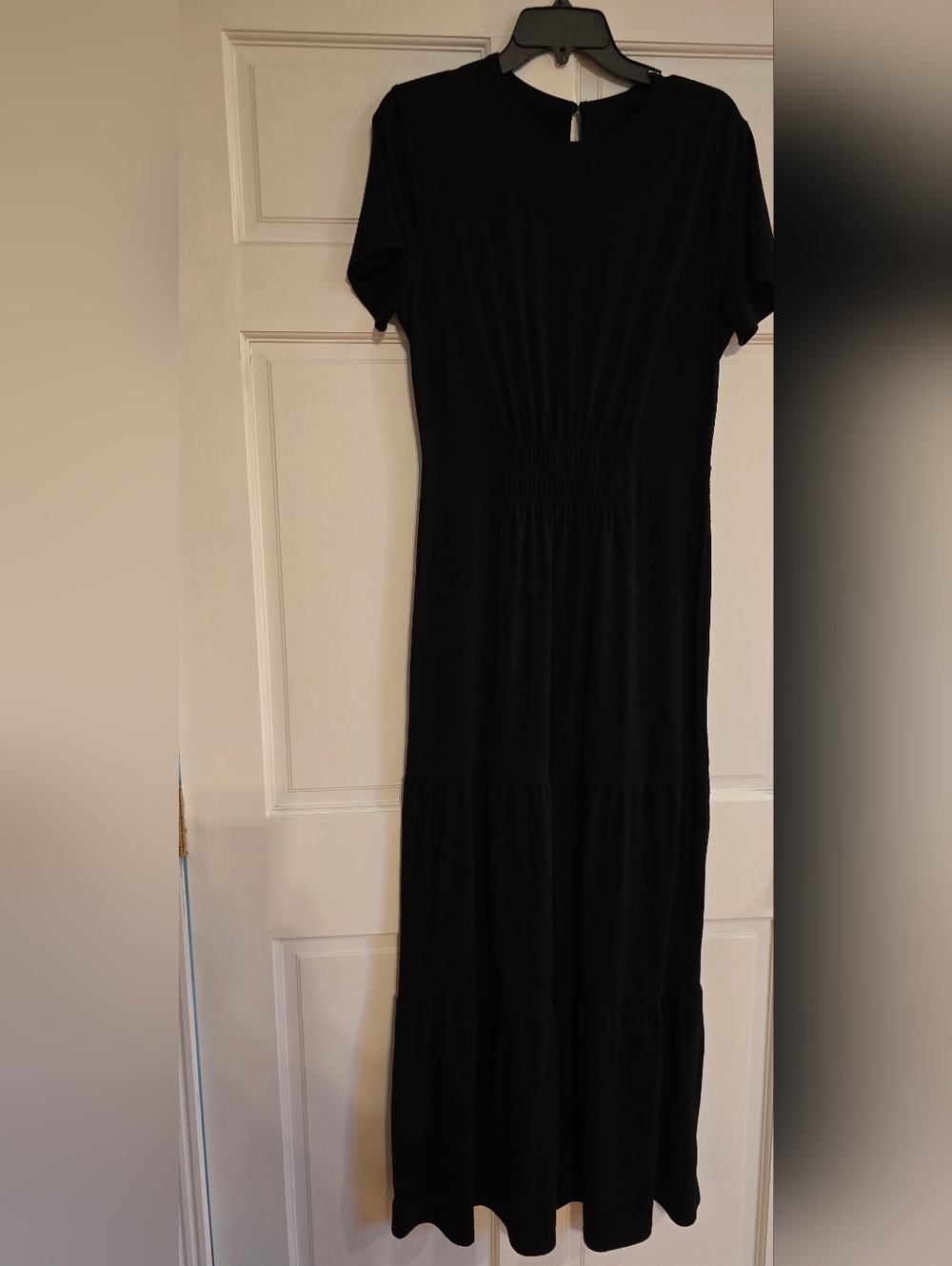 Classic Black Short-Sleeve Maxi Dress - Timeless Everyday Style